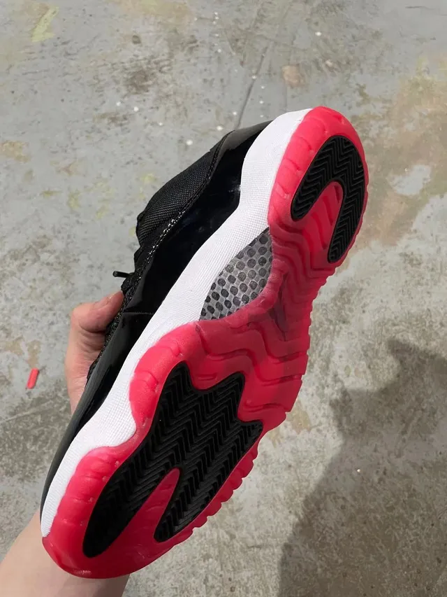 Air Jordan 11 أحذية كرة السلة جلد لامع أسود وردي 4