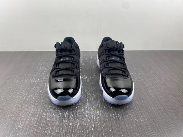 حذاء كرة السلة Air Jordan 11 أسود أبيض أزرق ملكي 3