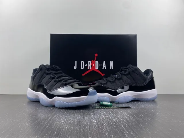 حذاء كرة السلة Air Jordan 11 أسود أبيض أزرق ملكي 4