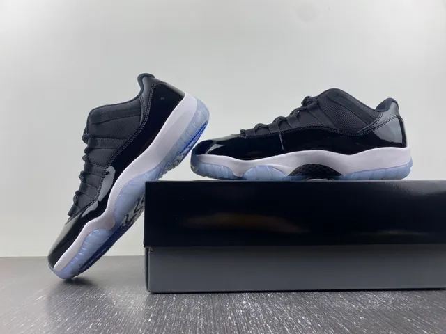حذاء كرة السلة Air Jordan 11 أسود أبيض أزرق ملكي 5