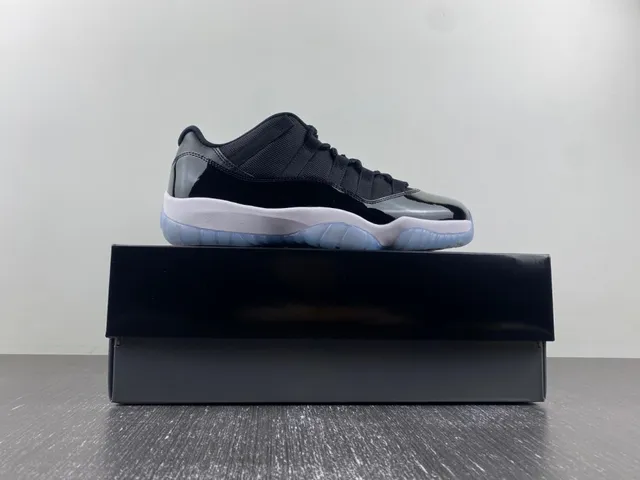 حذاء كرة السلة Air Jordan 11 أسود أبيض أزرق ملكي 7