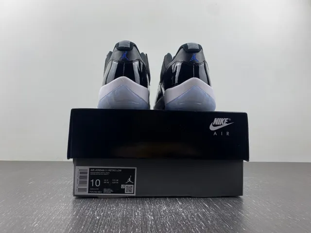 حذاء كرة السلة Air Jordan 11 أسود أبيض أزرق ملكي 8
