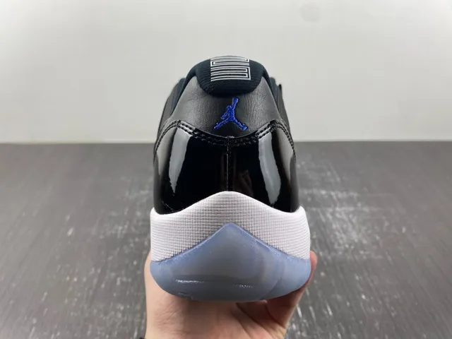حذاء كرة السلة Air Jordan 11 أسود أبيض أزرق ملكي 12