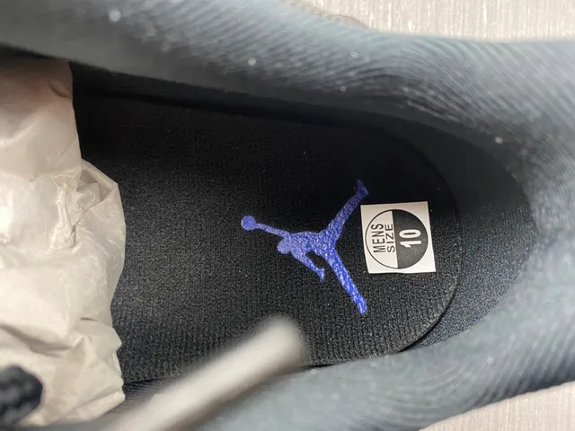 حذاء كرة السلة Air Jordan 11 أسود أبيض أزرق ملكي 17