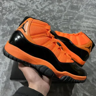 Air Jordan 11 ऑरेंज और ब्लैक पेटेंट लेदर बास्केटबॉल शूज़