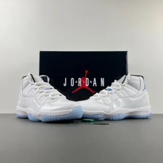 Air Jordan 11 白和浅蓝篮球鞋