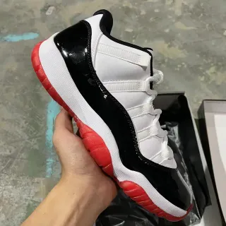 Air Jordan 11 白黑红篮球鞋