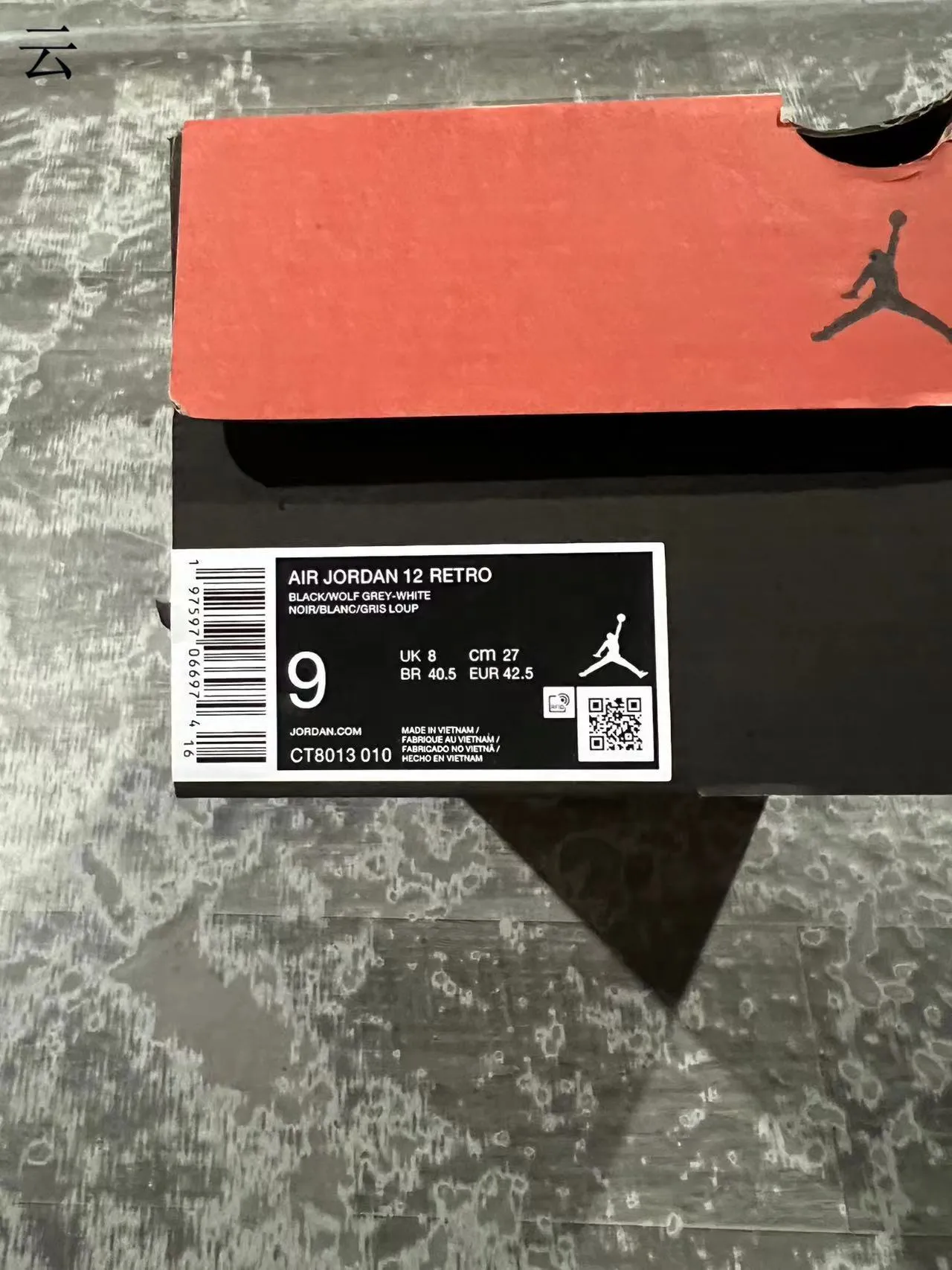 Tênis de basquete Air Jordan 12 em couro acolchoado preto e cinza 10