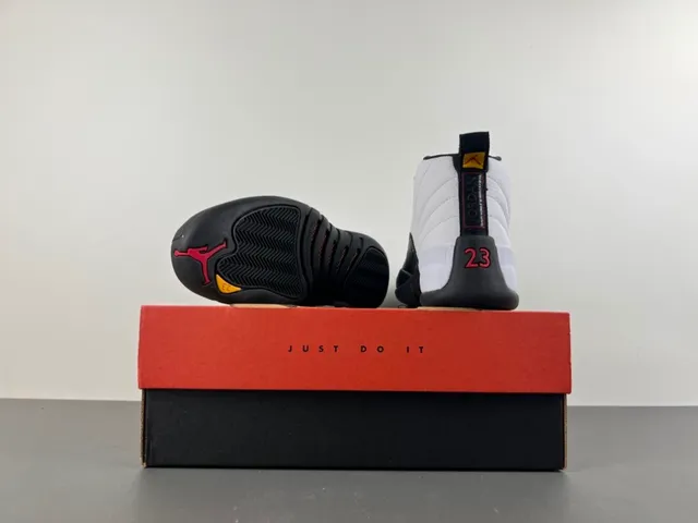 Air Jordan 12 Blanc Noir Or Chaussures de Basketball 17