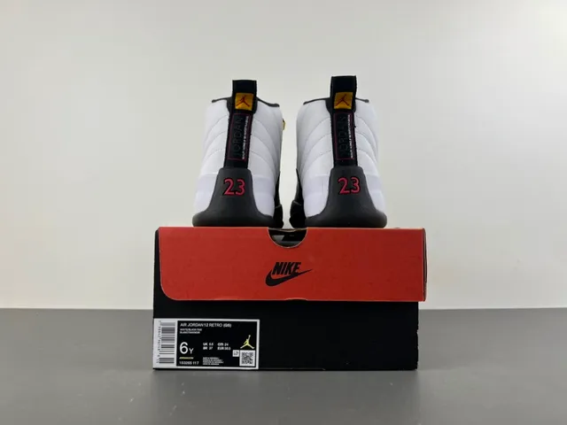 Air Jordan 12 Blanc Noir Or Chaussures de Basketball 18