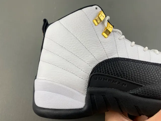 Air Jordan 12 blanco negro dorado Lace Lock zapatos de baloncesto 3