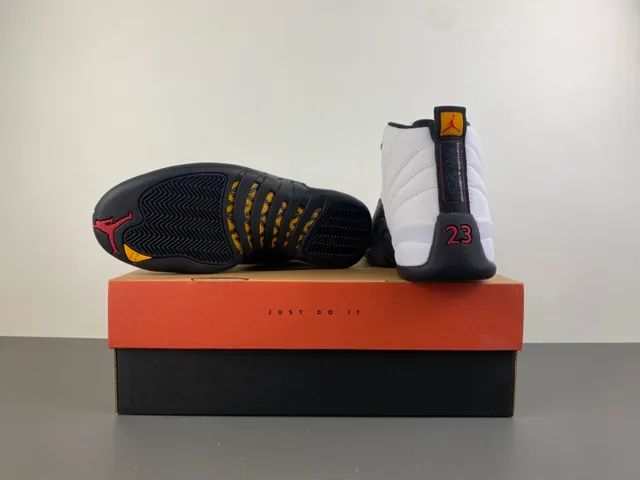 Air Jordan 12 blanco negro dorado Lace Lock zapatos de baloncesto 17