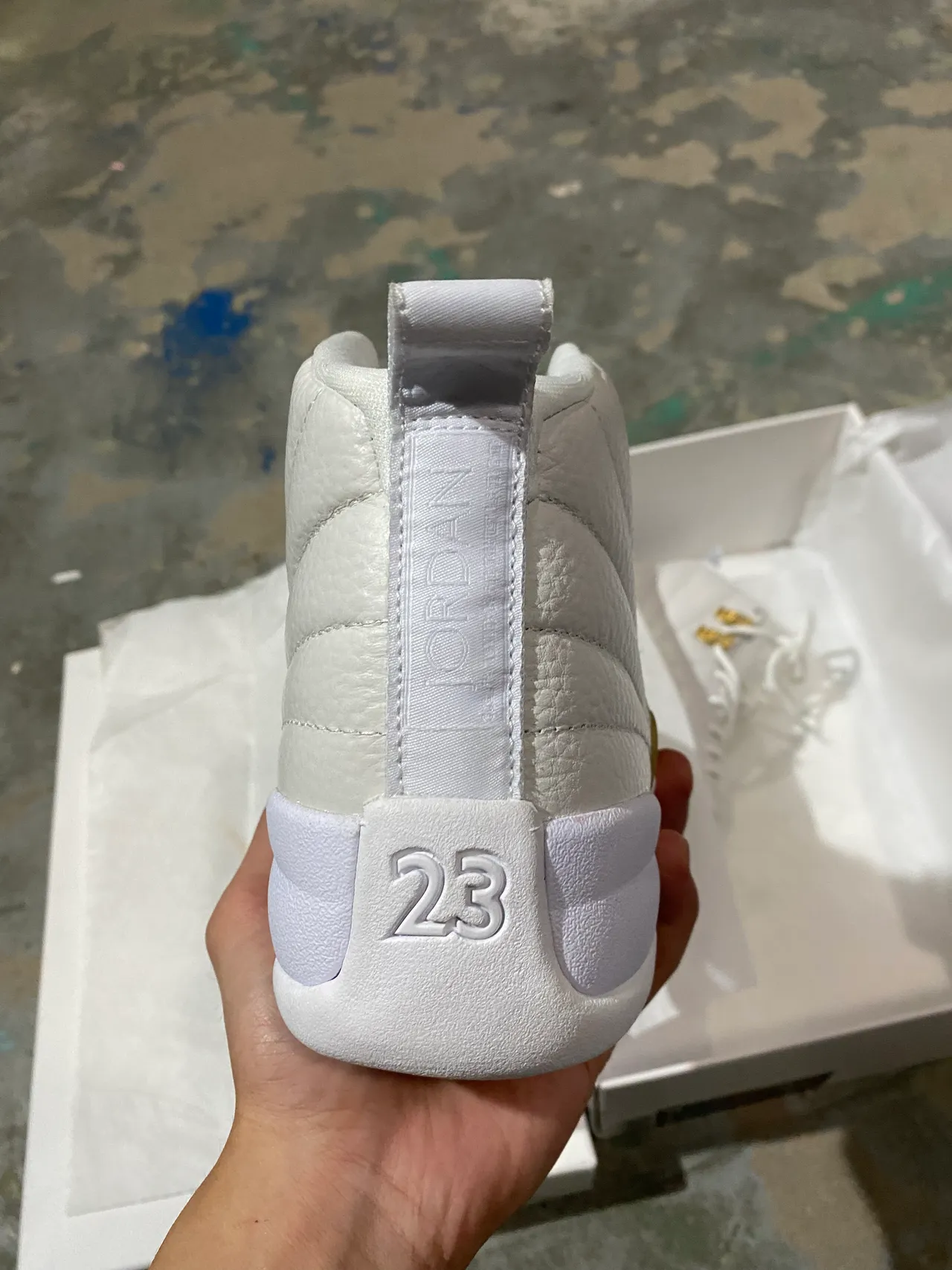 Chaussures de basketball Air Jordan 12 blanc et or 6