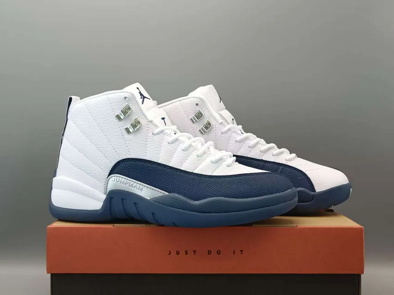 Tênis de basquete Air Jordan 12 branco e azul-marinho 6