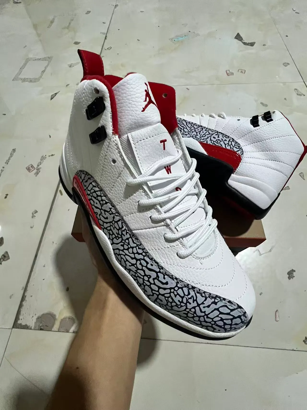 Air Jordan 12 सफ़ेद लाल एलीफेंट प्रिंट बास्केटबॉल जूते 2
