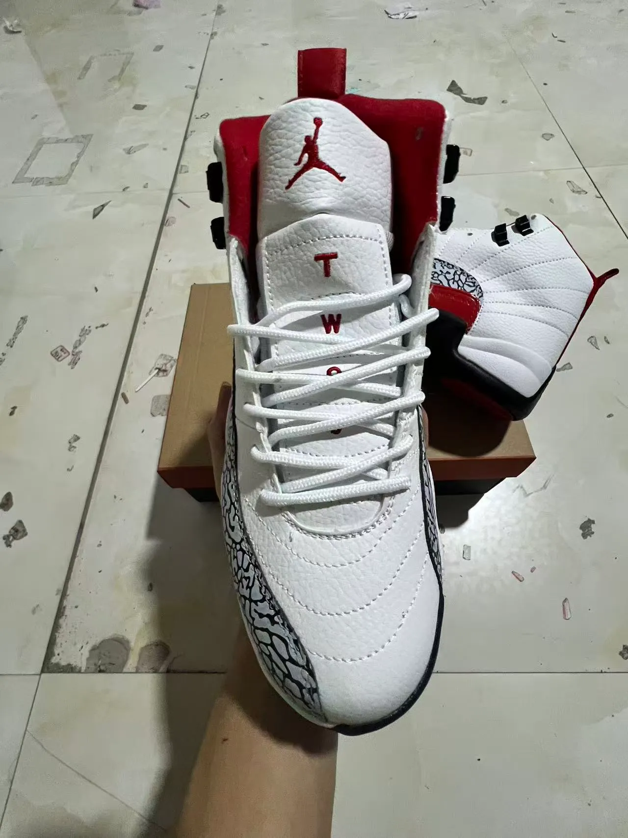 Air Jordan 12 सफ़ेद लाल एलीफेंट प्रिंट बास्केटबॉल जूते 3