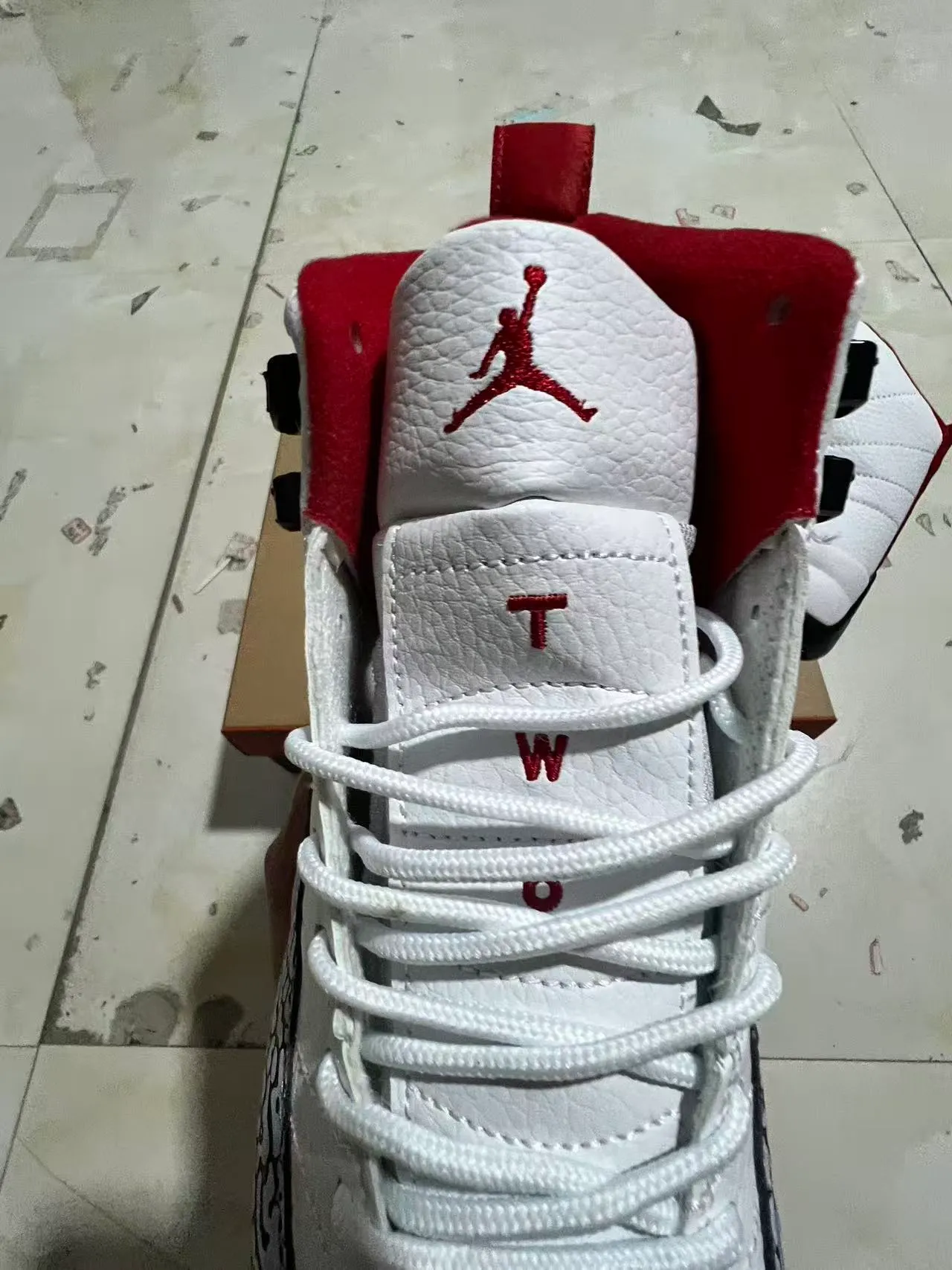 Air Jordan 12 सफ़ेद लाल एलीफेंट प्रिंट बास्केटबॉल जूते 4