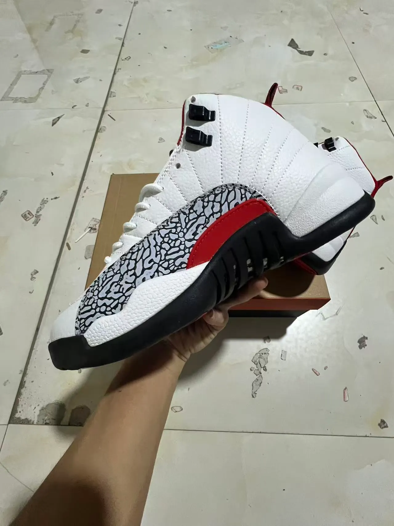 Air Jordan 12 सफ़ेद लाल एलीफेंट प्रिंट बास्केटबॉल जूते 5