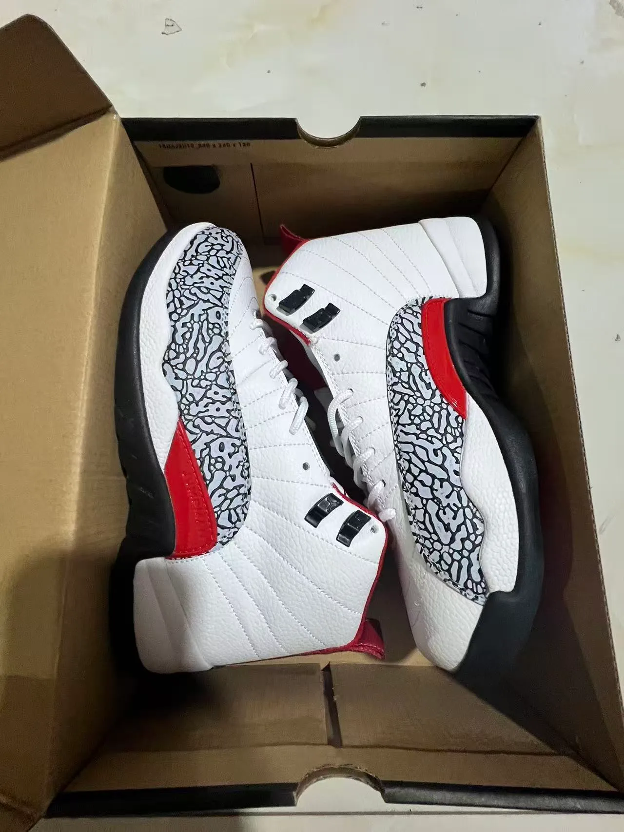 Air Jordan 12 सफ़ेद लाल एलीफेंट प्रिंट बास्केटबॉल जूते 9