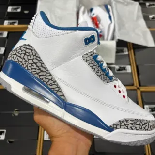 Tênis de basquete Air Jordan 3 branco e azul-royal com estampa de elefante