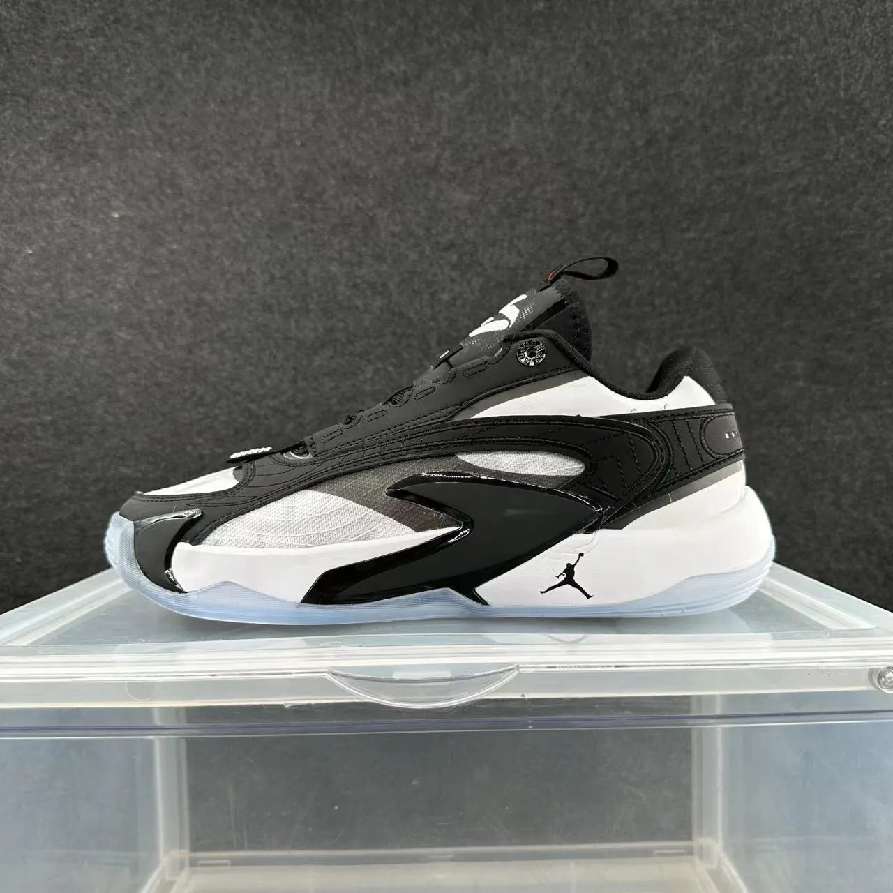 Air Jordan 37 White Black Basketball Shoes 2