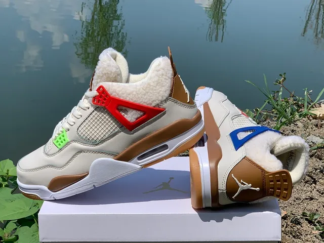 حذاء كرة السلة Air Jordan 4 بيج وبني وأحمر مبطن بجلد الغنم 2