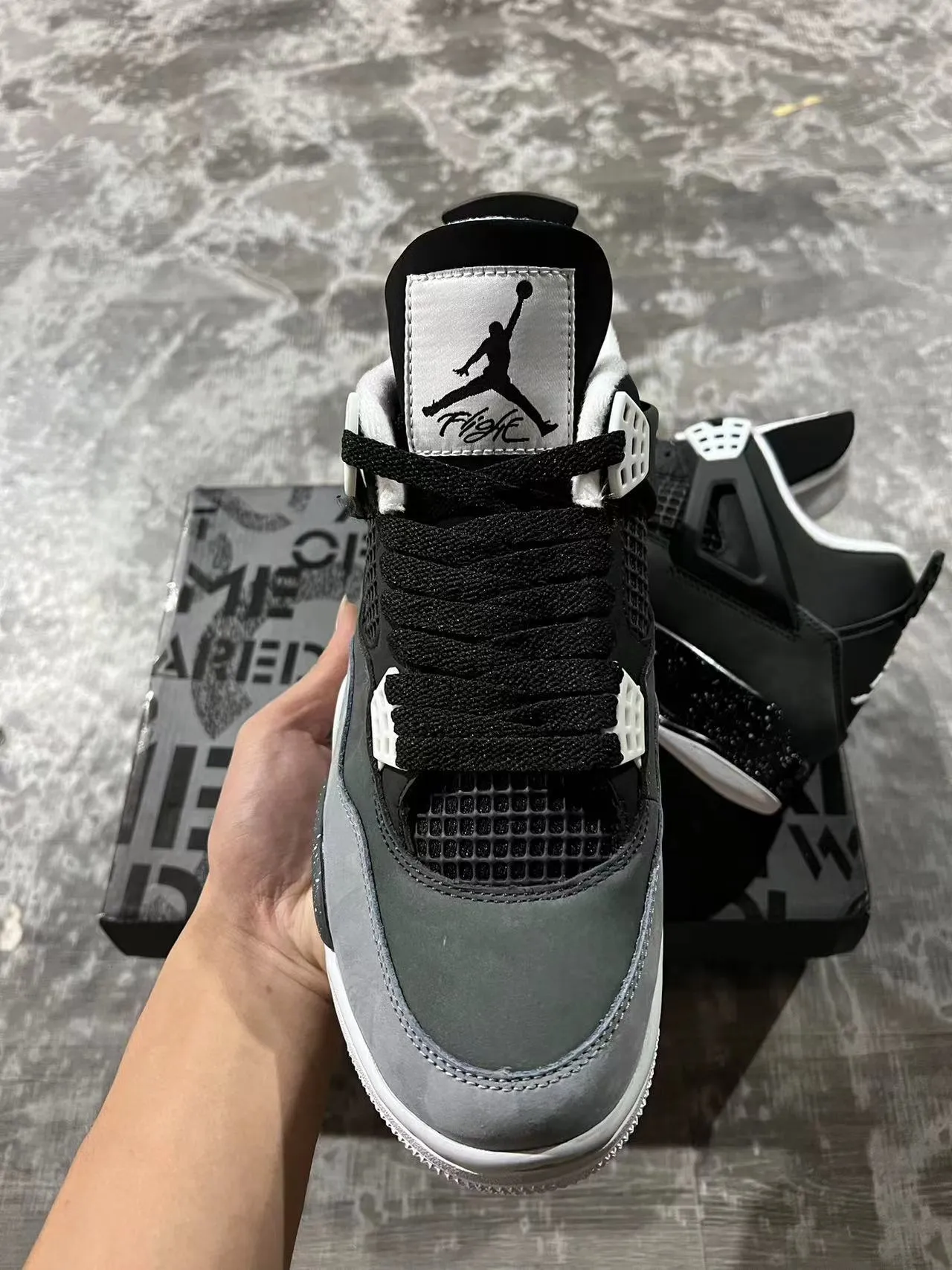 Tênis de basquete Air Jordan 4 preto e cinza salpicado 3