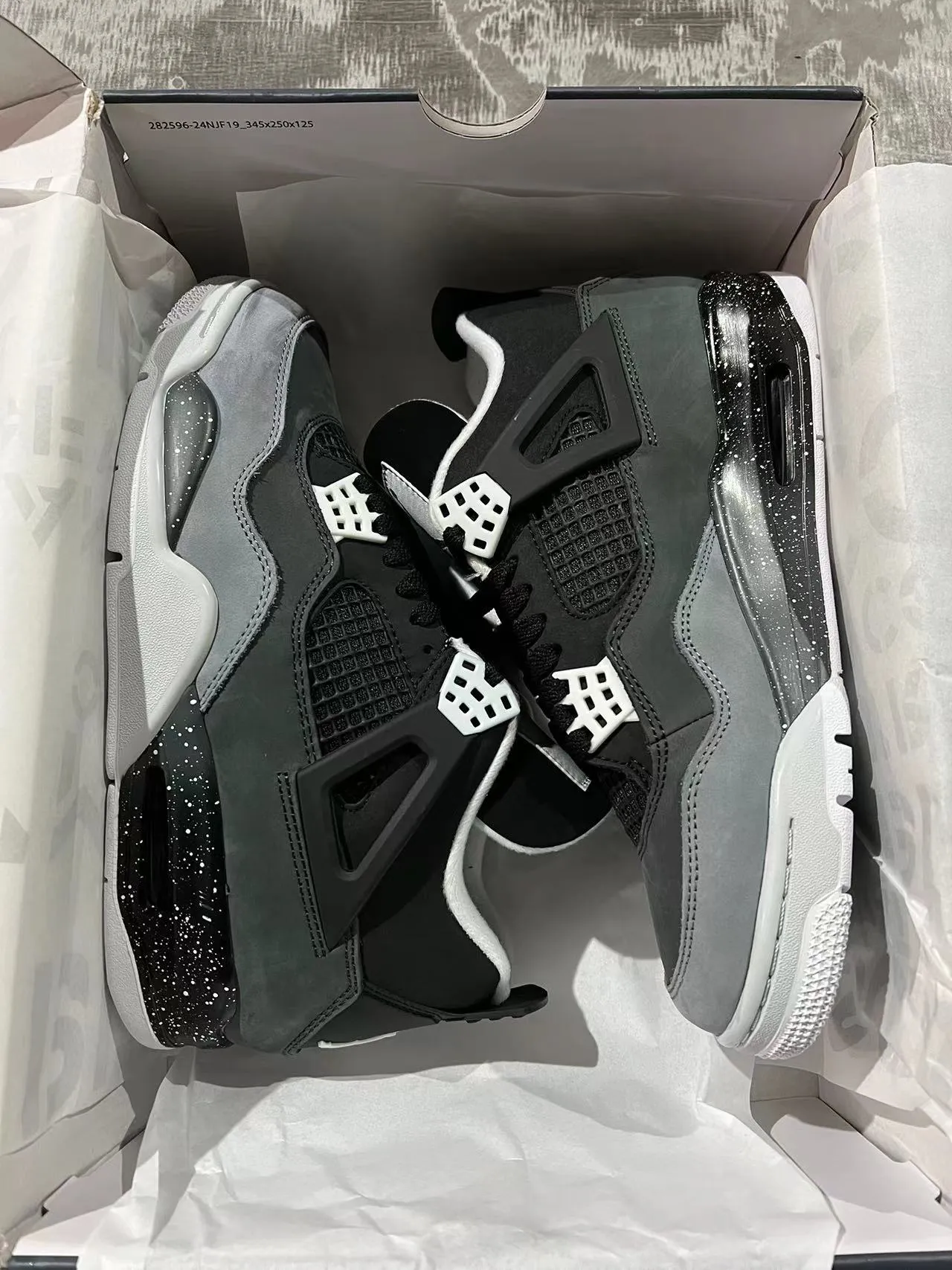 Tênis de basquete Air Jordan 4 preto e cinza salpicado 9