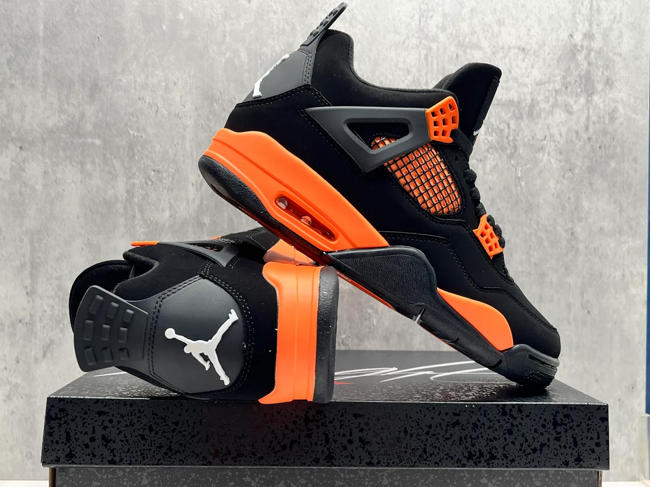 حذاء كرة السلة Air Jordan 4 أسود وبرتقالي 3