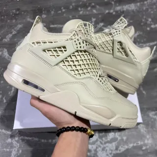 Air Jordan 4 मोनोक्रोमैटिक ऑफ-व्हाइट बास्केटबॉल जूते