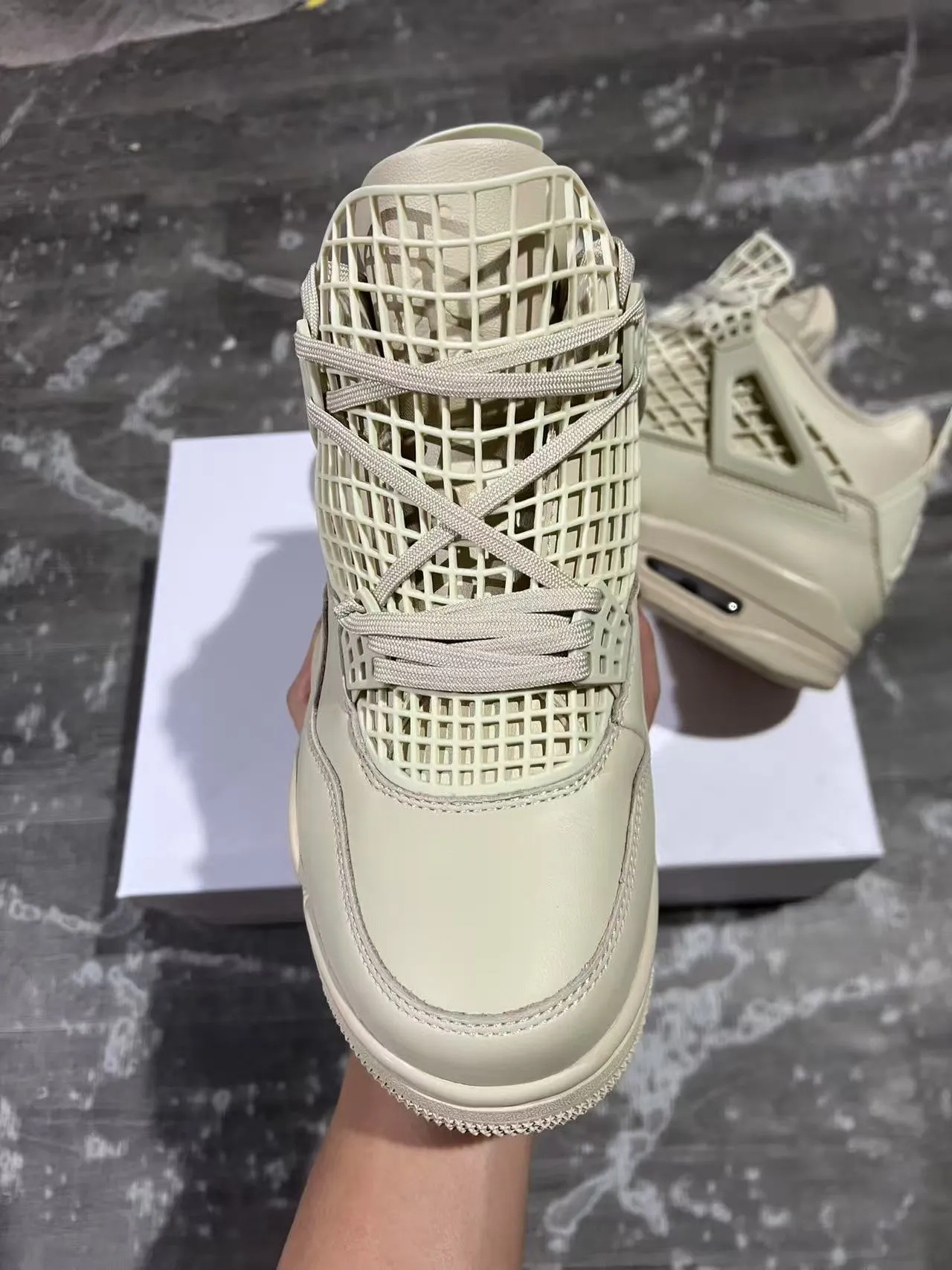 Air Jordan 4 मोनोक्रोमैटिक ऑफ-व्हाइट बास्केटबॉल जूते 3