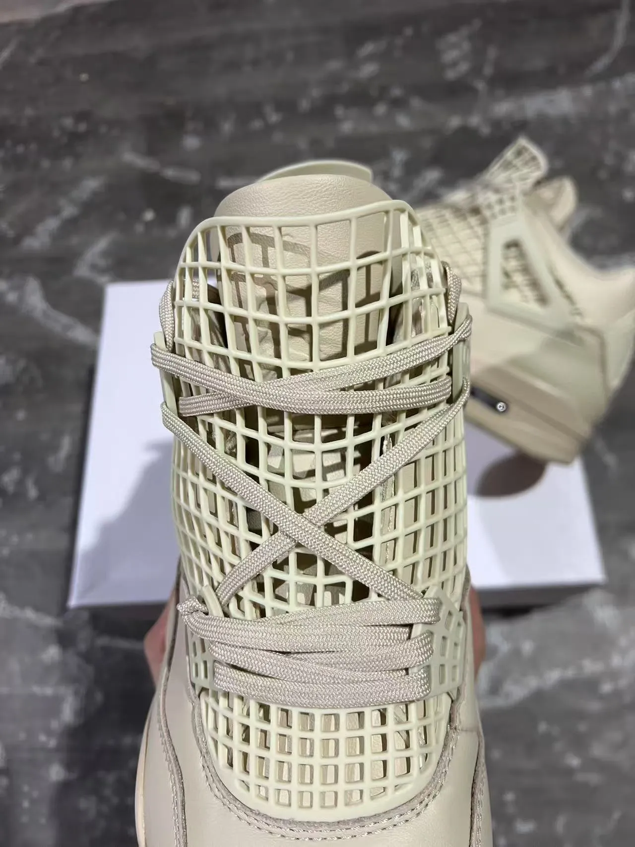 Air Jordan 4 मोनोक्रोमैटिक ऑफ-व्हाइट बास्केटबॉल जूते 4