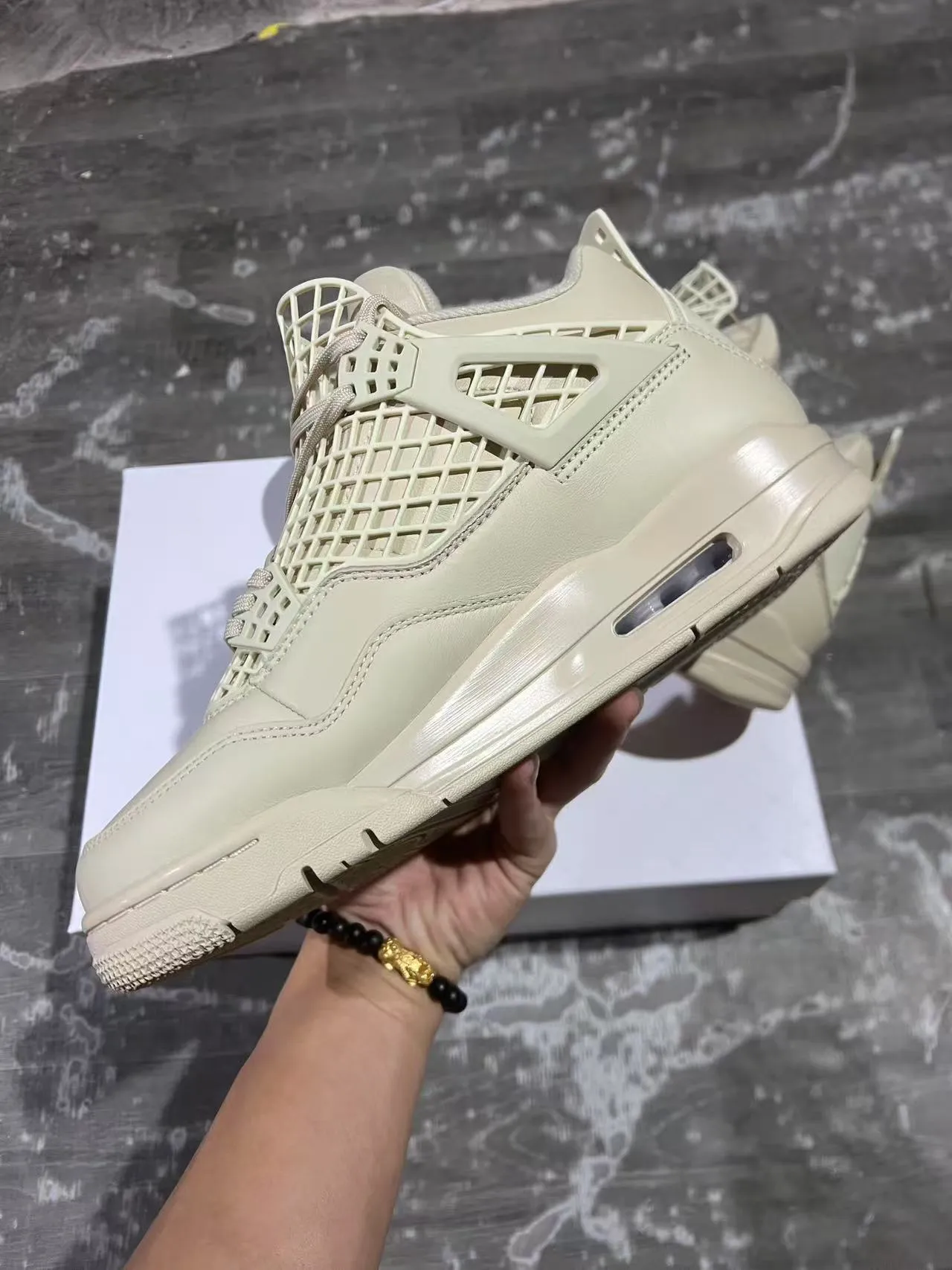 Air Jordan 4 मोनोक्रोमैटिक ऑफ-व्हाइट बास्केटबॉल जूते 5