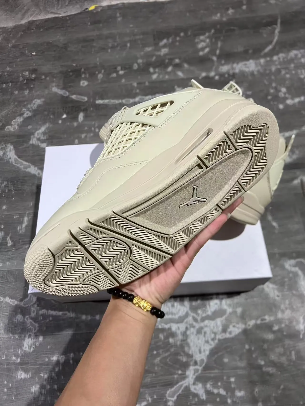 Air Jordan 4 मोनोक्रोमैटिक ऑफ-व्हाइट बास्केटबॉल जूते 6