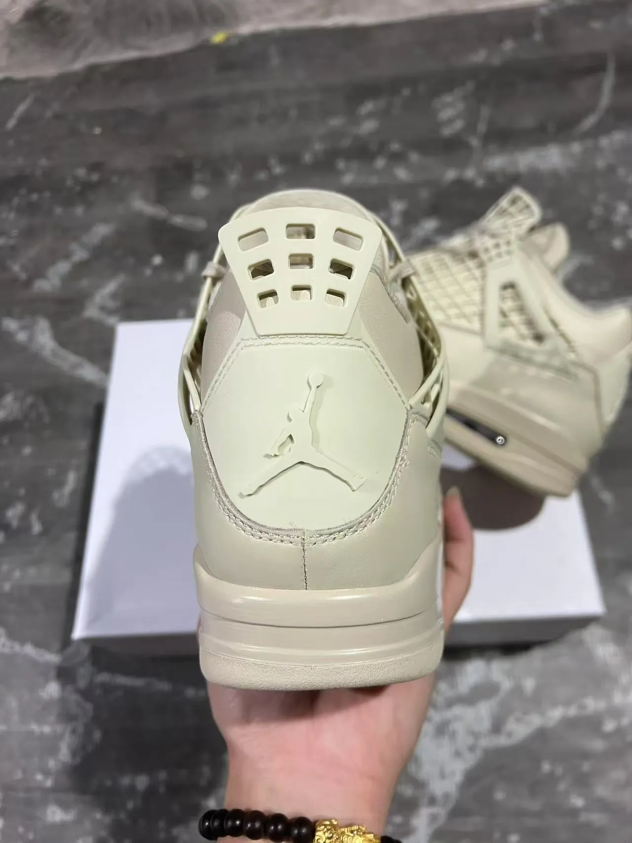Air Jordan 4 मोनोक्रोमैटिक ऑफ-व्हाइट बास्केटबॉल जूते 8