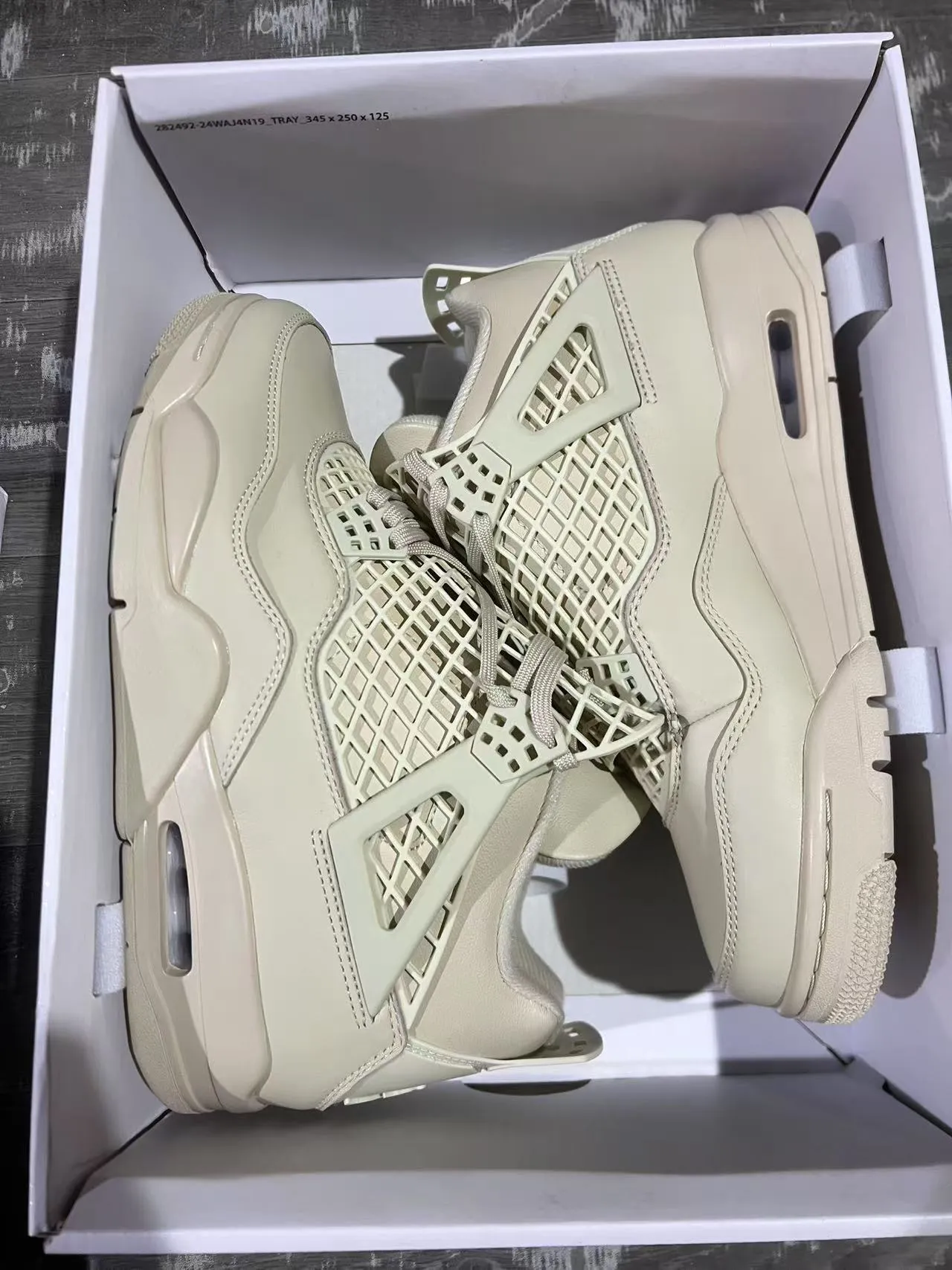 Air Jordan 4 मोनोक्रोमैटिक ऑफ-व्हाइट बास्केटबॉल जूते 11