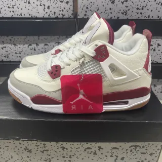 Tênis de basquete Air Jordan 4 off-white e bordô