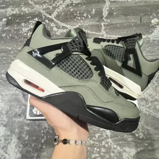 Tênis de basquete Air Jordan 4 verde-oliva, preto e branco