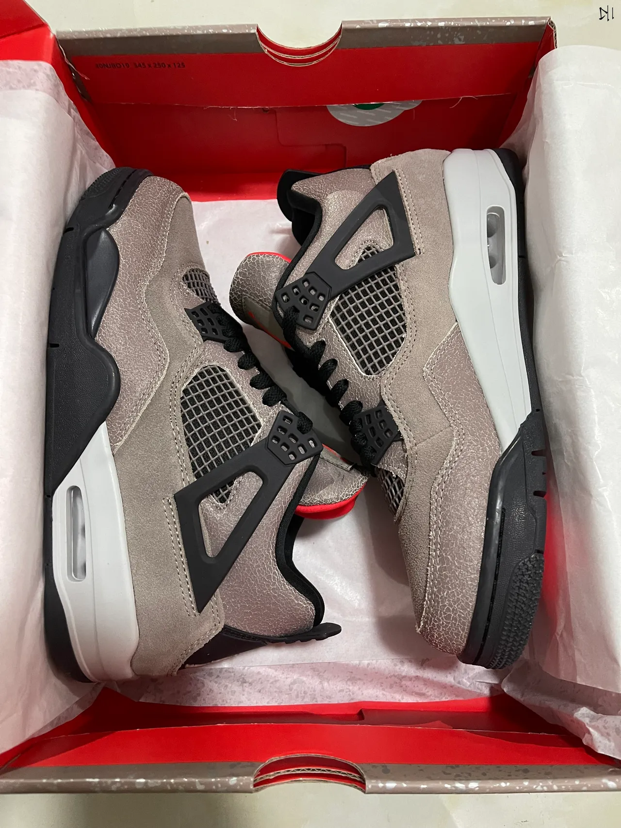 Tênis de basquete Air Jordan 4 taupe e preto 8
