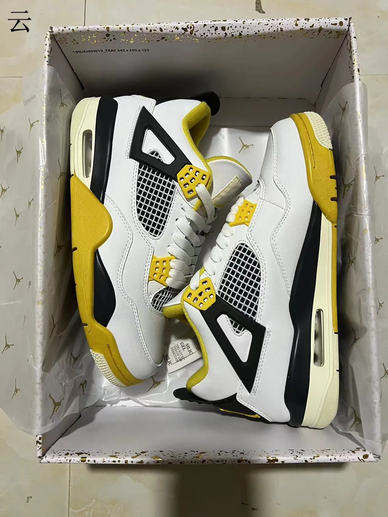 Chaussures de basketball Air Jordan 4 blanc noir jaune 8
