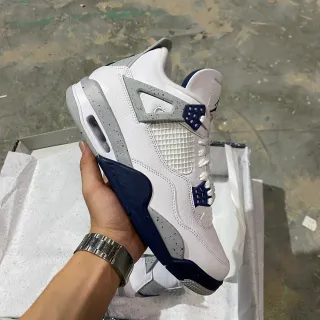 Tênis de basquete Air Jordan 4 branco e azul-marinho salpicado