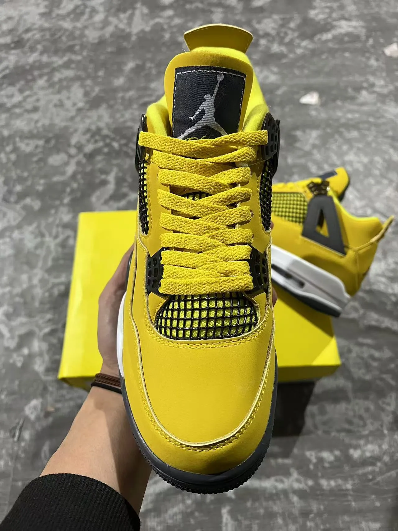 Chaussures de basketball Air Jordan 4 jaune noir blanc 3