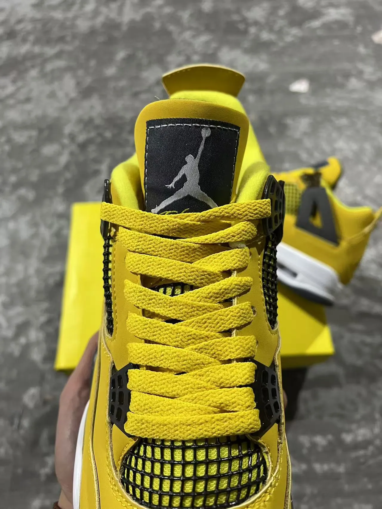 Chaussures de basketball Air Jordan 4 jaune noir blanc 4