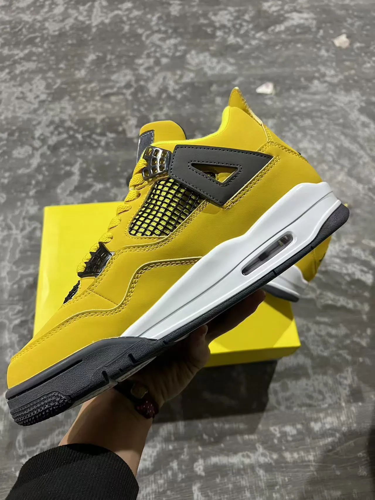 Chaussures de basketball Air Jordan 4 jaune noir blanc 5