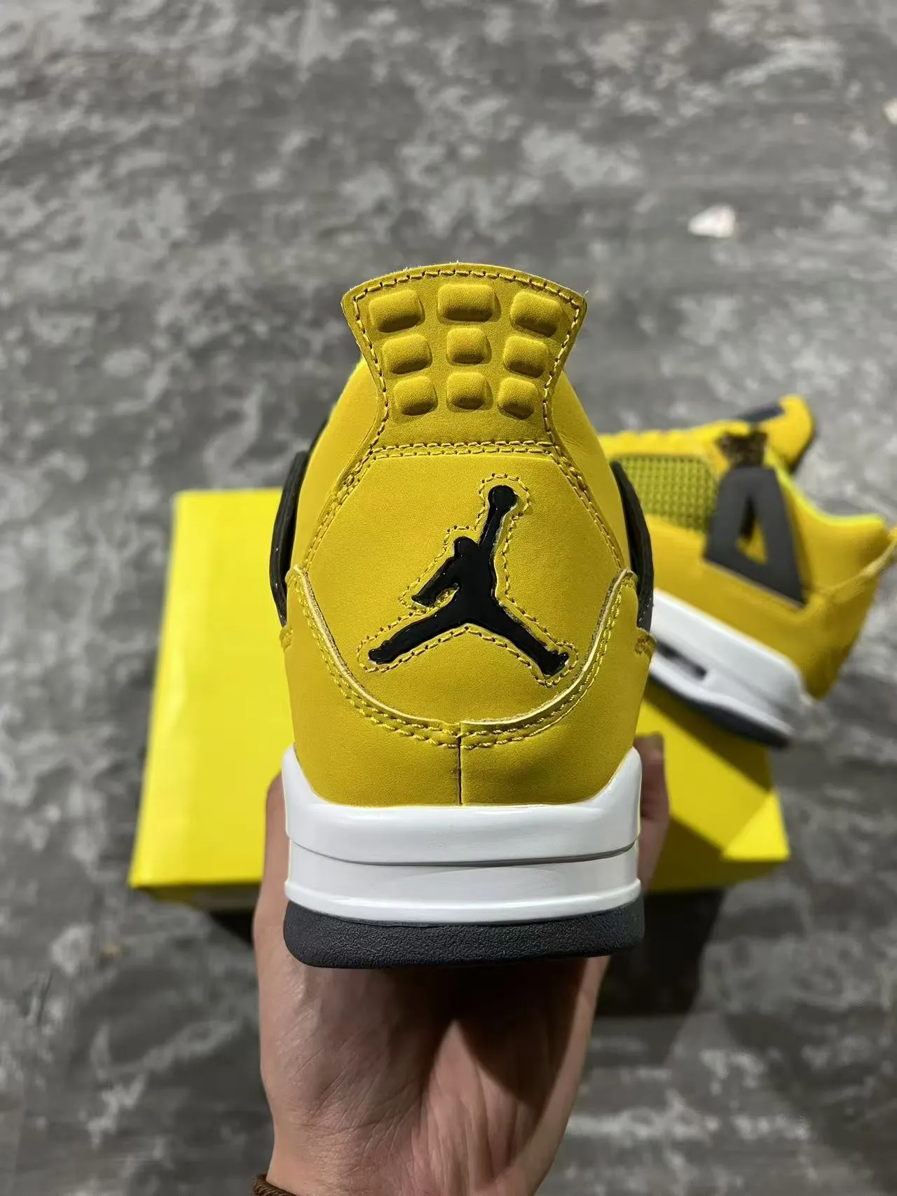 Chaussures de basketball Air Jordan 4 jaune noir blanc 7