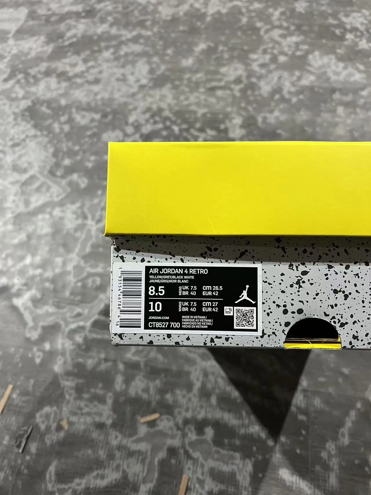 Chaussures de basketball Air Jordan 4 jaune noir blanc 9