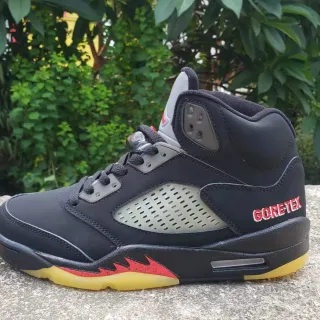 Zapatillas de baloncesto Air Jordan 5 GORE-TEX negro rojo amarillo