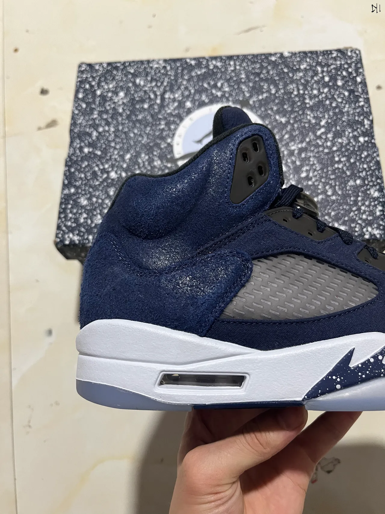 حذاء كرة السلة Air Jordan 5 من الجلد السويدي باللون الكحلي ونعل أوسط أبيض 9