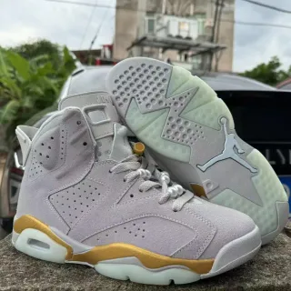 Tênis de basquete Air Jordan 6 cinza claro e dourado