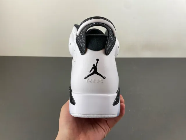 Air Jordan 6 Tênis de Basquete Branco Preto Com Manchas 4